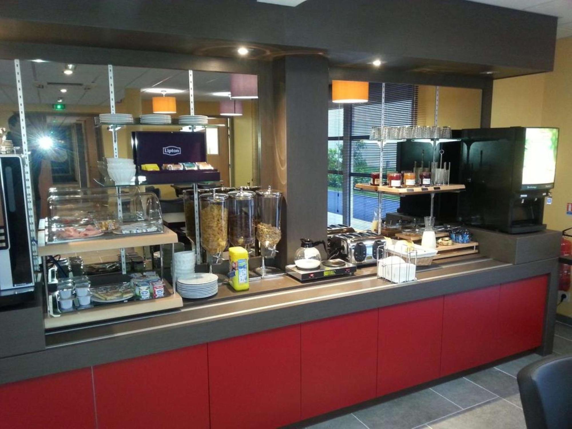 Brit Hotel Confort Villeneuve Sur Lot Bias  Exterior foto