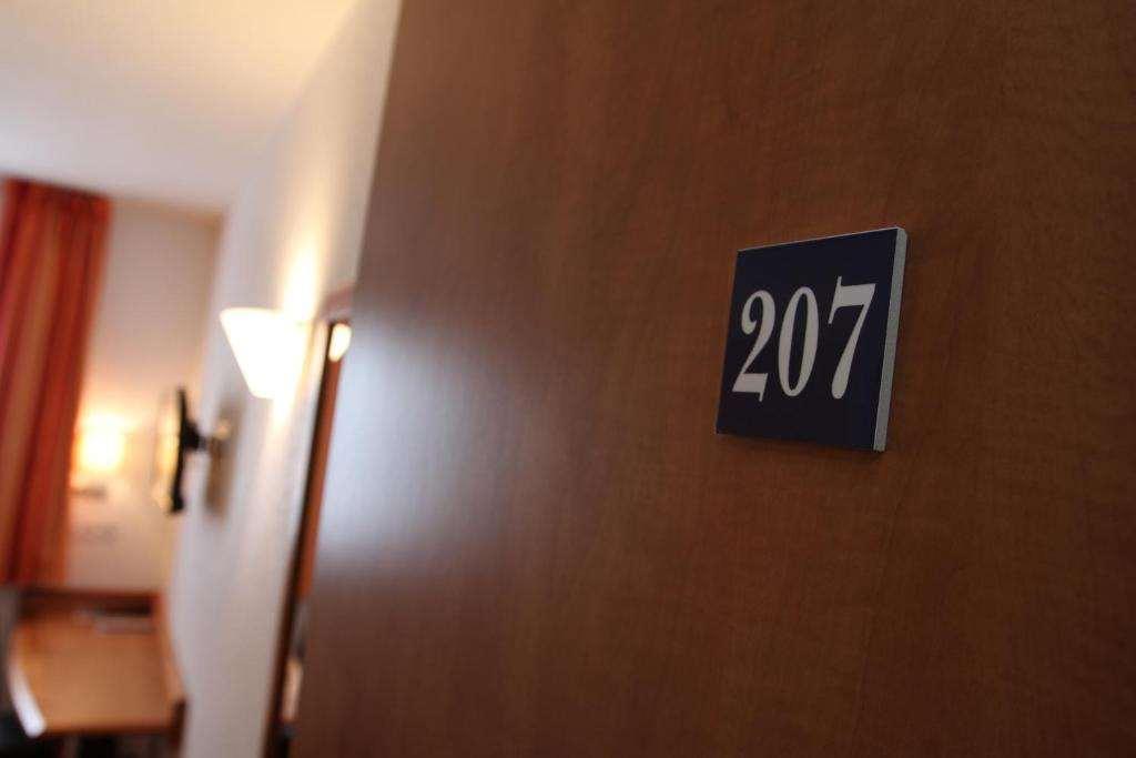 Brit Hotel Confort Villeneuve Sur Lot Bias  Quarto foto