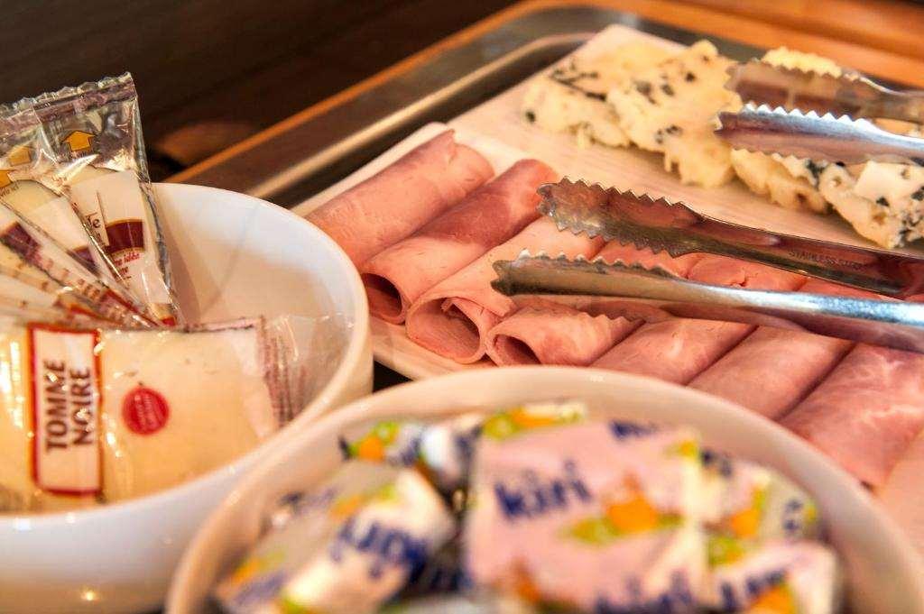 Brit Hotel Confort Villeneuve Sur Lot Bias  Restaurante foto